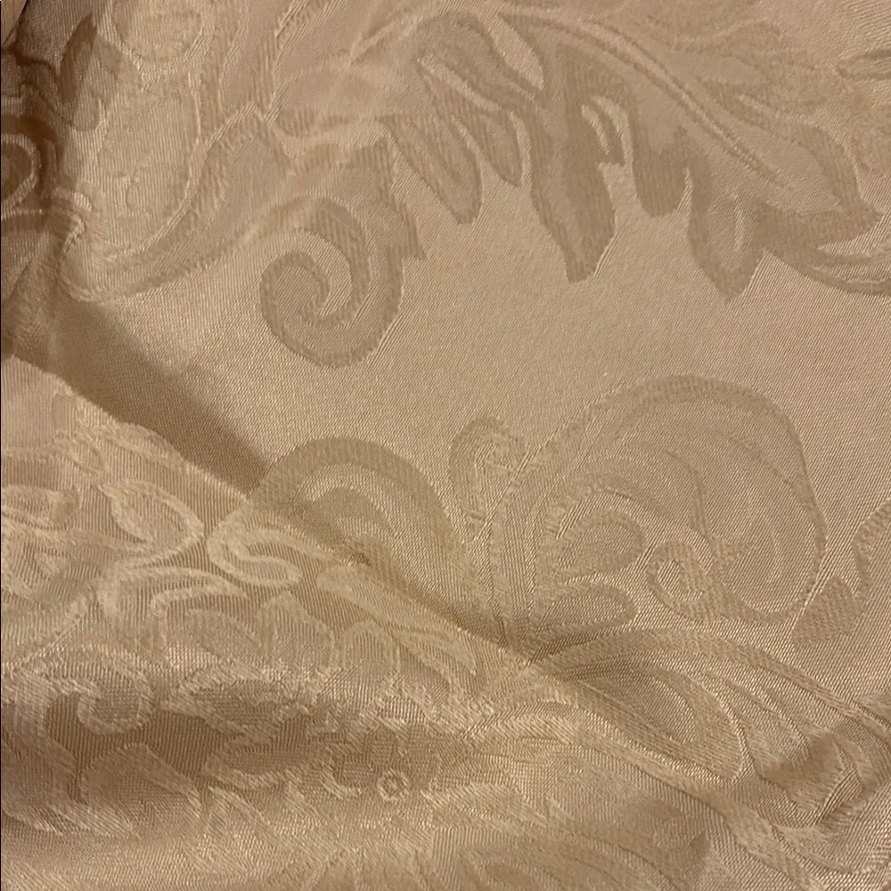 Round table cloth